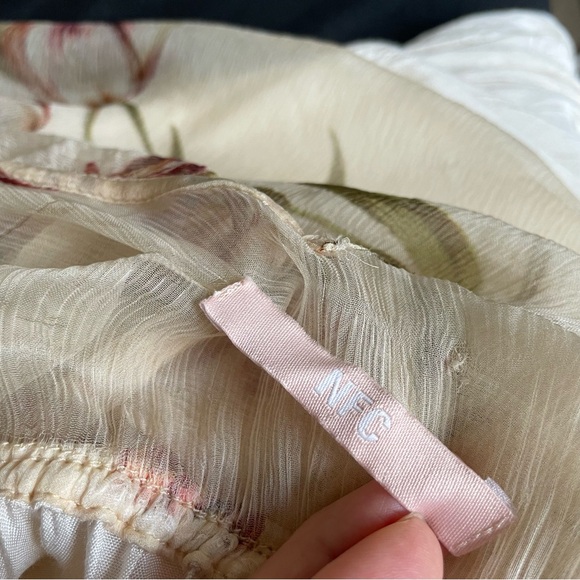 V7 NFC Chiffon Floral Dress - Picture 11 of 11